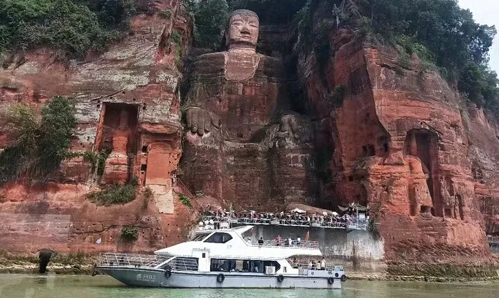 1-Day Chengdu Leshan Giant Buddha Private Tour With the Lunch and Boat tour