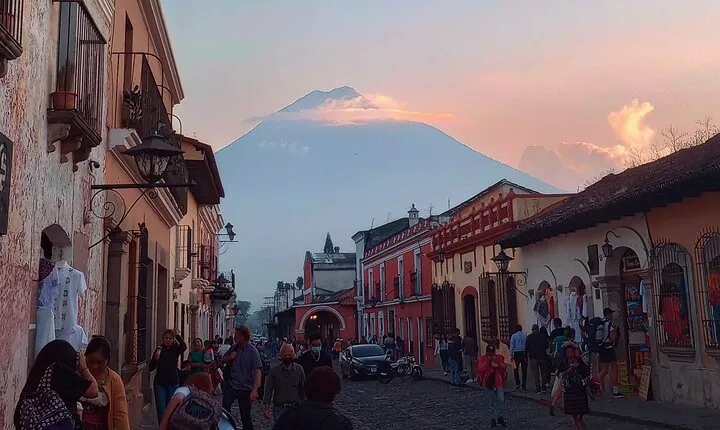 Colonial and Cultural Walk in Antigua Guatemala