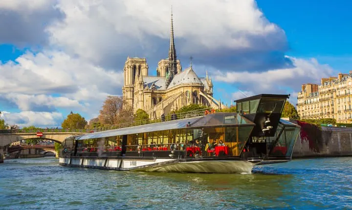 Guided Tour from Paris with Lunch in Cruise