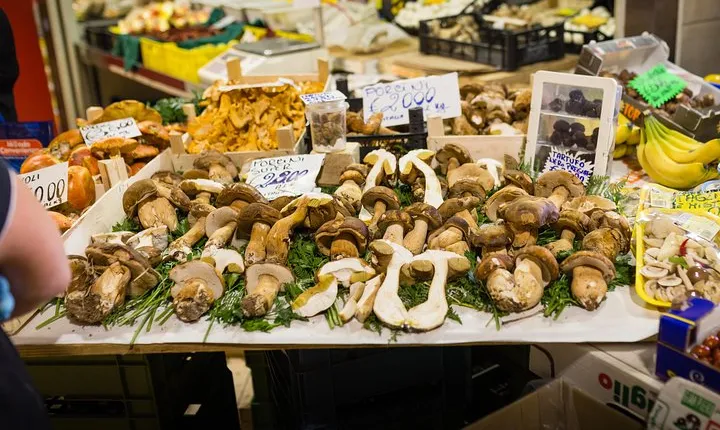 Small Group Market tour and Dining Experience at a Cesarina's home in Trento