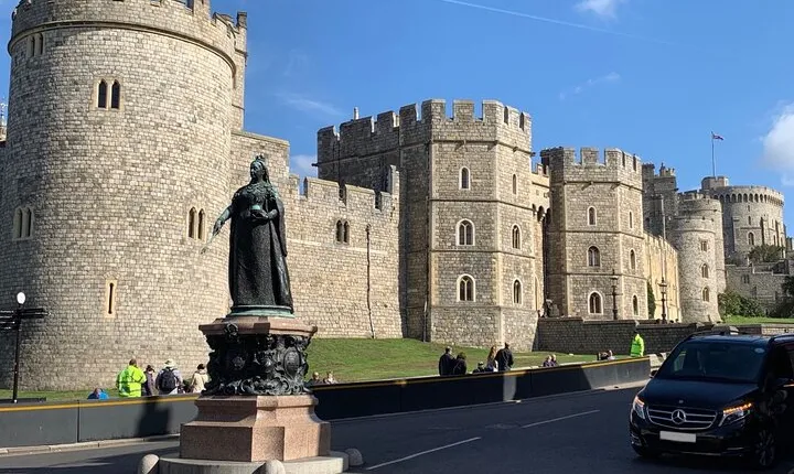 Self-guided Windsor Castle & Hampton Court Palace Tour with Transfers
