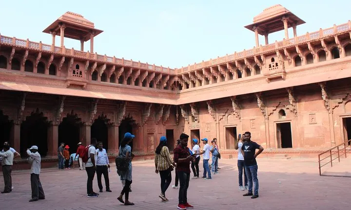 Private: Same Day Taj Mahal Tour By Train & Return By AC Car