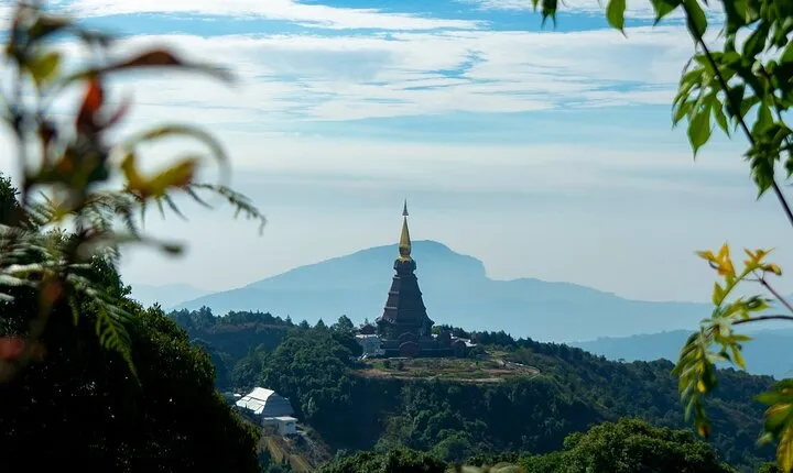 Full-Day Doi Inthanon National Park Tour with Trek and Pagodas