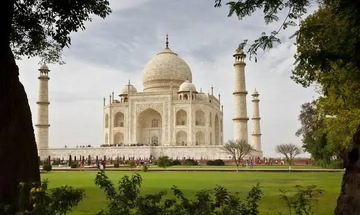 Private Tour to Agra & Fatehpur Sikri by Train