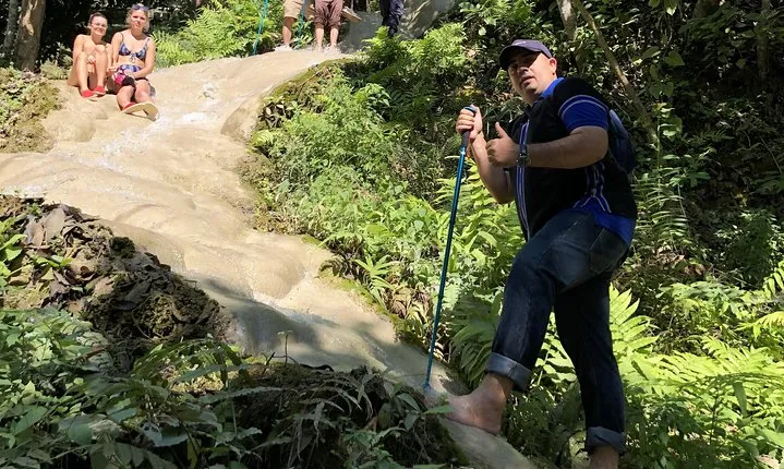 Half day Sticky Waterfall (Bua Thong Waterfall) and local market