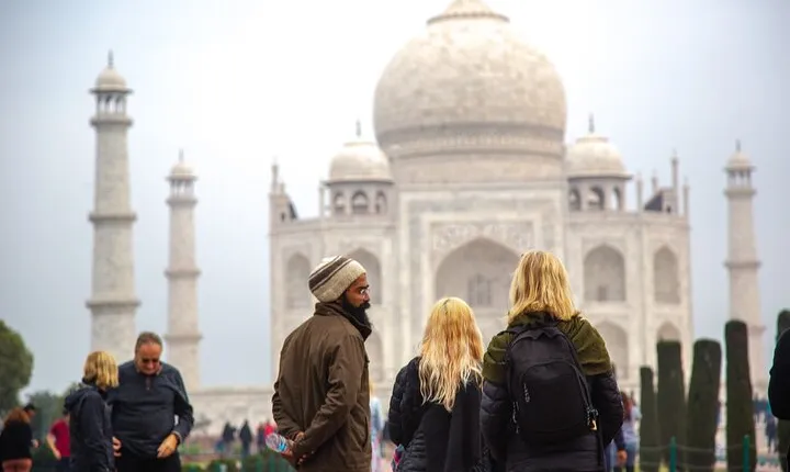 3-Hour Unimaginable Beauty of Taj Private Guided Tour