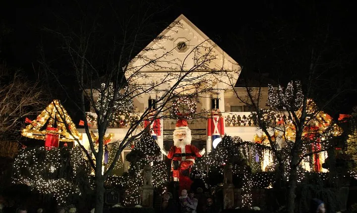 Dyker Heights Brooklyn Christmas Lights Tour