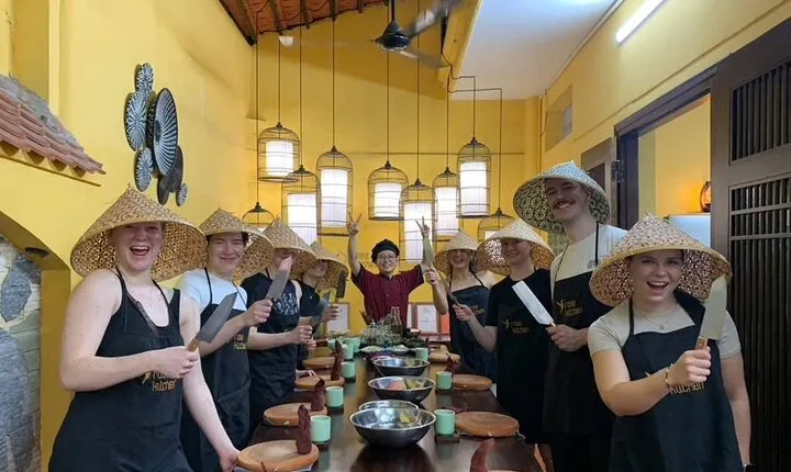 Hanoi - Cooking Class with Traditional Food (Banhmi, Pho,...)