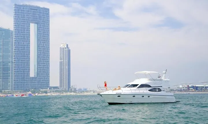 Marina Dubai with Luxury Yacht & Breakfast