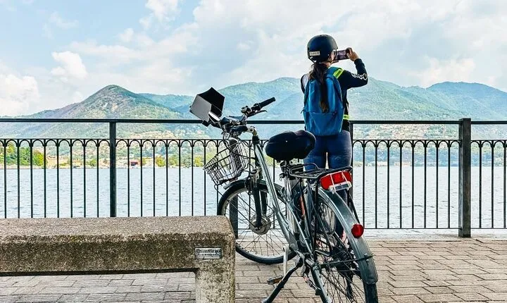 Lake Como: eBike City Tour Guided by an iPad and a Tour Leader