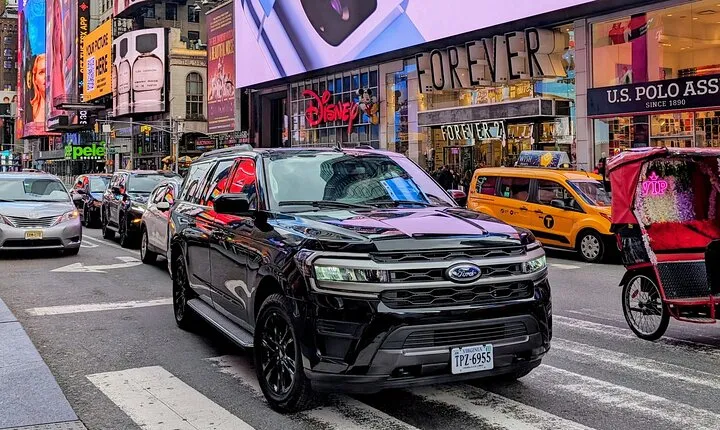 NYC Private Tour with Local Guide by SUV or Van