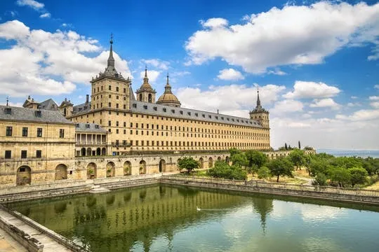 Tour to Segovia and El Escorial from Avila with drop-off in Madrid