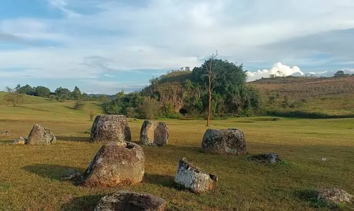 Laos tours package plain of jars to Luang prabang