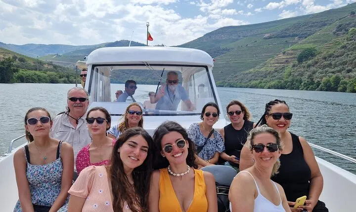 Douro Valley Tour: Wine Tasting, Cruise and Lunch from Porto
