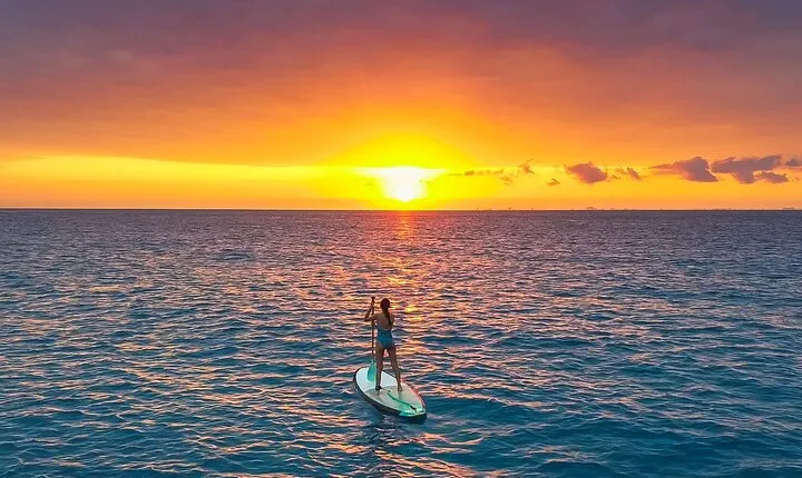 Sunrise paddleboard group session Caribbean Sea. Foto's included!