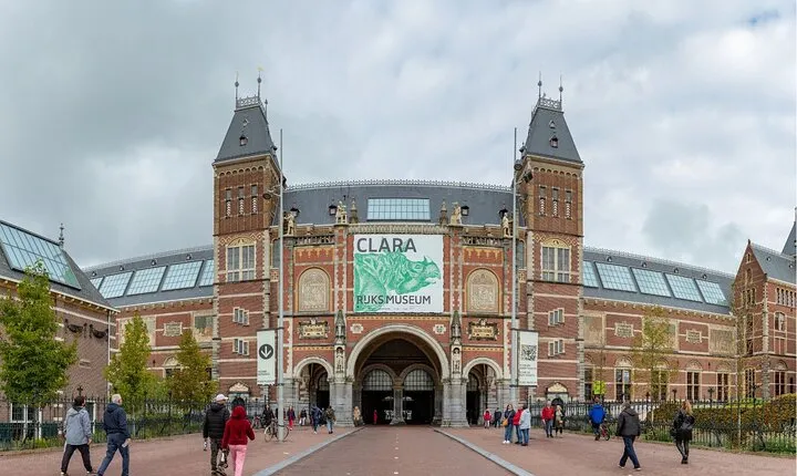 Amsterdam Private Tour with Rijksmuseum Entrance and Canal Cruise