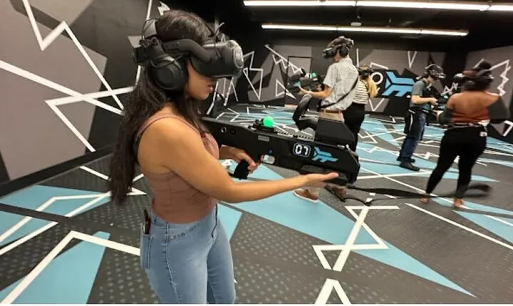 Orlando: Virtual Reality Experience in Max Action Arena