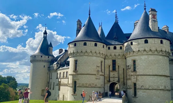2-day Private Top 6 Loire Castles Live Guided tour from Paris
