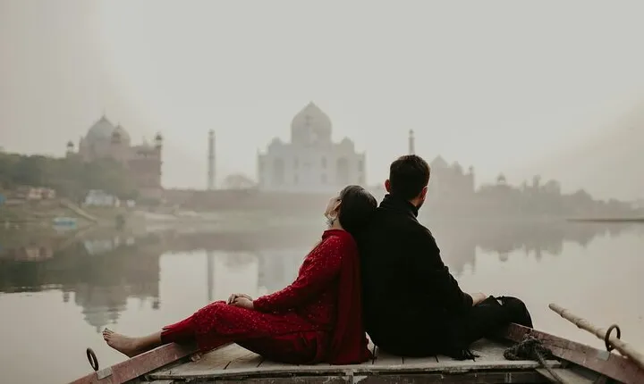 Sunrise Taj Mahal Tour by car from Delhi