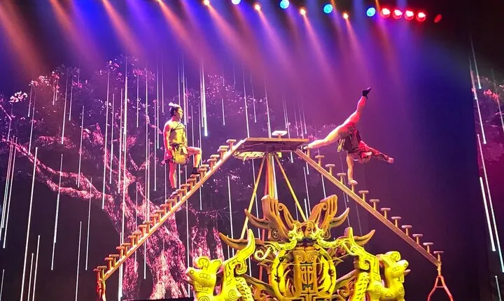 Beijing Evening Acrobat Show In Red Theater With Private Transfer