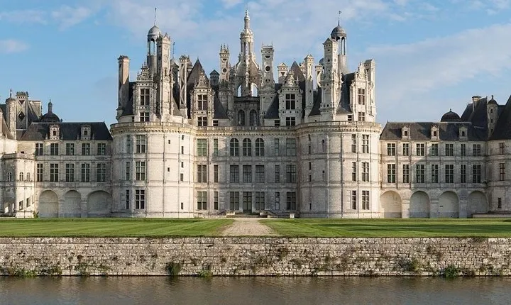 Loire Valley Trip from Paris with Private Local Guide & Private Transportation