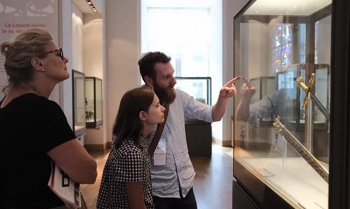 Louvre & Musée d'Orsay Exclusive Museum Tour With Entry