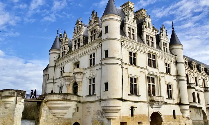 3 Loire Castles Live Guided Small group trip by minivan Winery