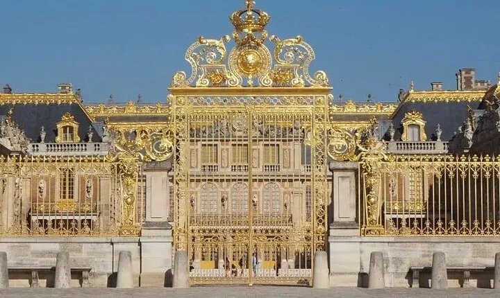 Versailles Palace & Gardens Semi Private Guided Tour with Pick up