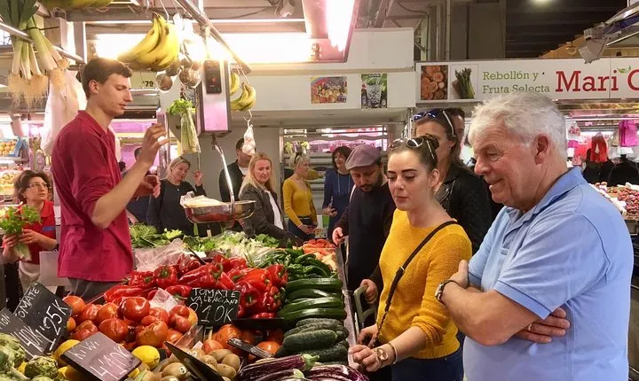 Vegetable Paella cooking class, tapas and Ruzafa market visit