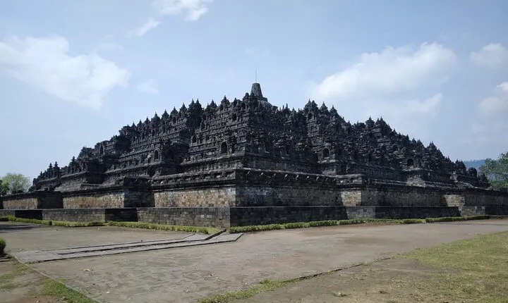 Yogyakarta: Borobudur Top Access (Ticket Assistance) & Selogriyo