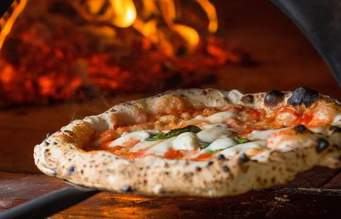 Small-Group Original Neapolitan Pizza Class in Sorrento