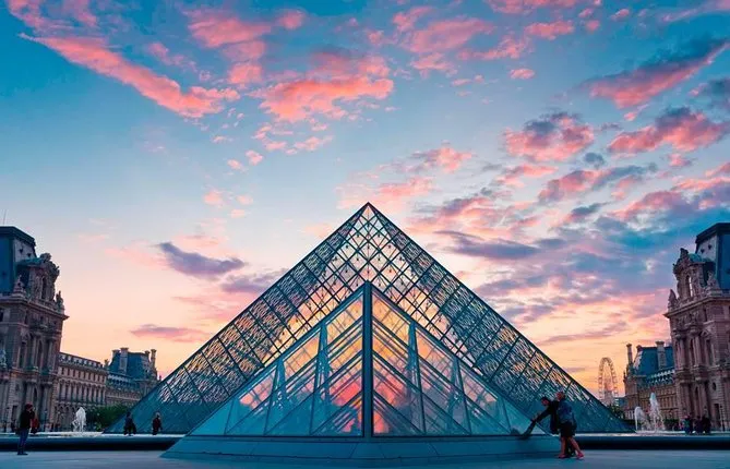 Louvre museum tour for 90 minutes