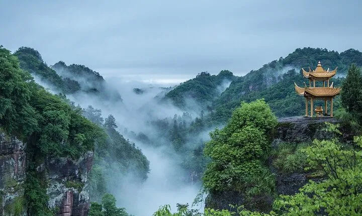 Private Huangshan Day Tour with Qiyun Mountain and Hui Culture Experience
