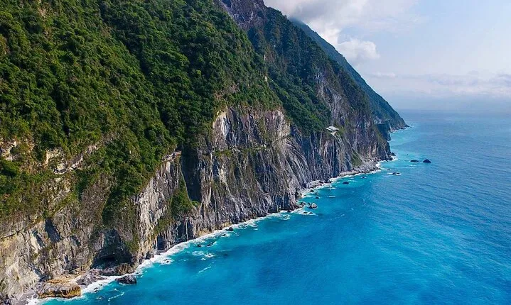 Taroko, Qingshui Cliffs & Qixingtan Day Tour | From Hualien