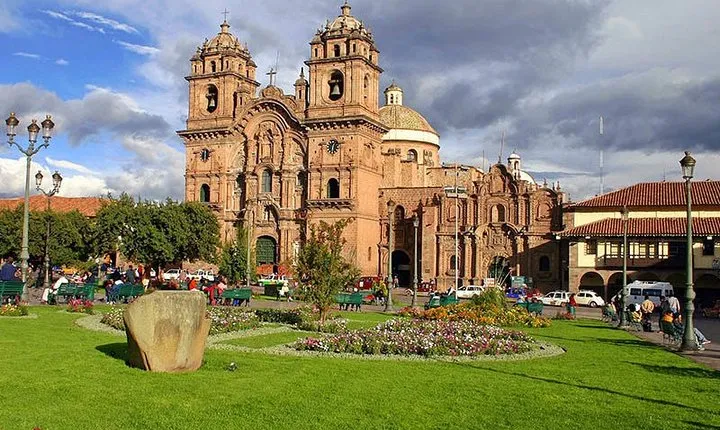 Cusco + Sacred Valley + Machu Picchu by train 4 days/3 nights with 4-star hotel