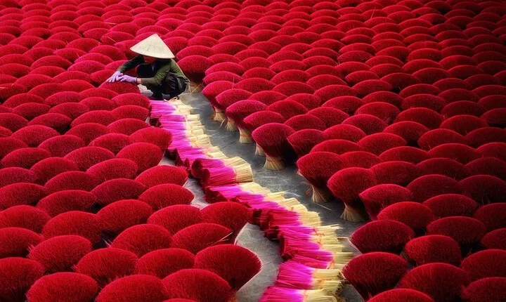 Quang Phu Cau Incense, Conical Hat, Lacquer Traditional Village