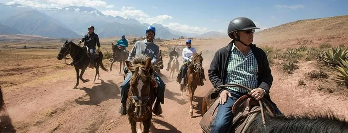 Half-day private tour riding on horseback around Cusco