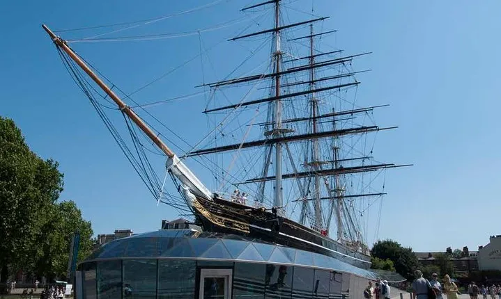 Combi Ticket: Westminster Walking Tour, River Cruise & Cutty Sark Entry