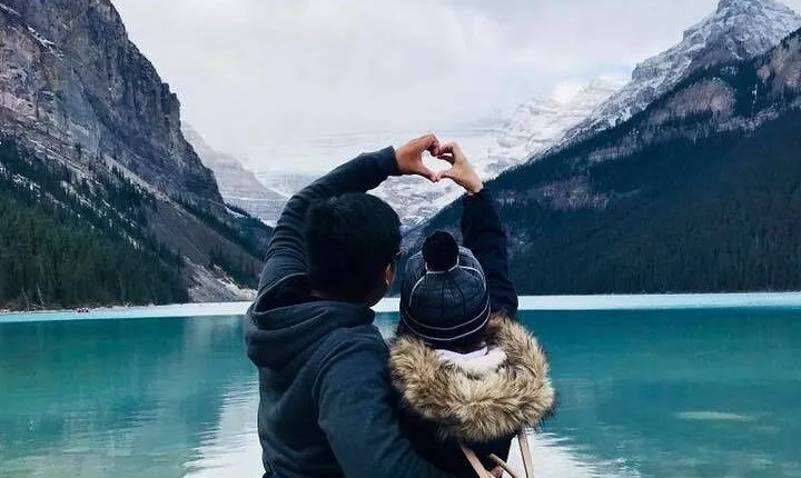 From Calgary: Moraine, Lake Louise & Johnston Canyon- Shared Tour