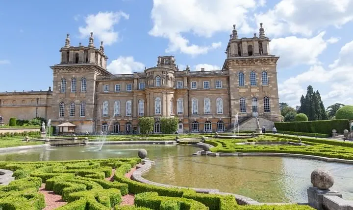 Downton Abbey Village, Blenheim Palace and Cotswolds Day Trip from London
