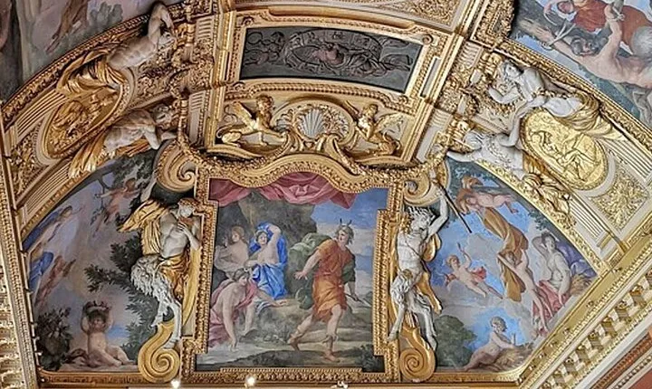 Private Louvre Museum Tour by Alberto Local Guide and his team in Paris