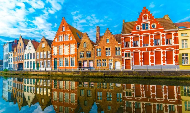 Private transfer from Amsterdam to Bruges, 2h Stop in Utrecht