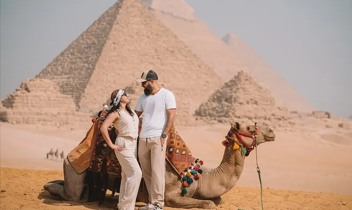 Cairo 8 Hour Private Tour of Pyramids, Egyptian Museum and Bazaar