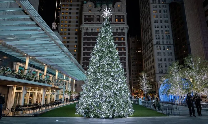Downtown Holiday Lights, Food & Cocktail Tour