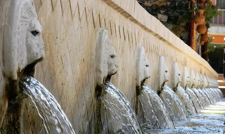 Private Tour Rethymno: Spili, Preveli, Kourtaliotiko, Old Town