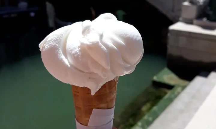 Rialto food tour and gelato tasting with local