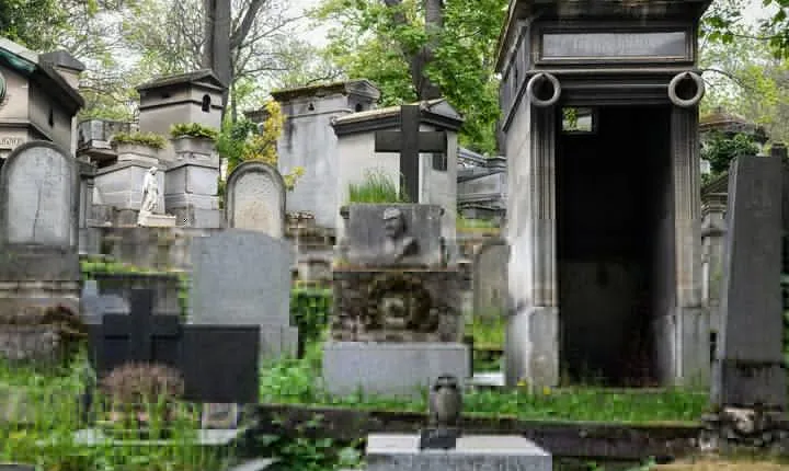 Paris Père Lachaise Cemetery Love Affairs and Death Walking Tour