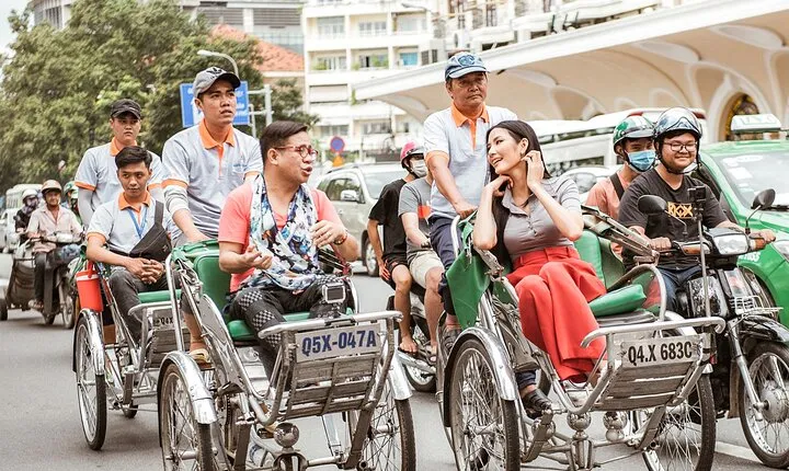 Small-group Saigon City Tour: 3-Hour Cyclo Ride to Hidden Stories