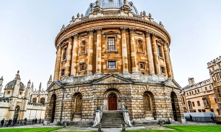 Oxford, Shakespeare Country & Warwick castle private Tour