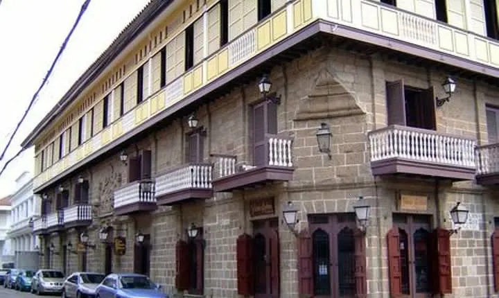 Private Half-Day Makati (Old Manila) with Intramuros